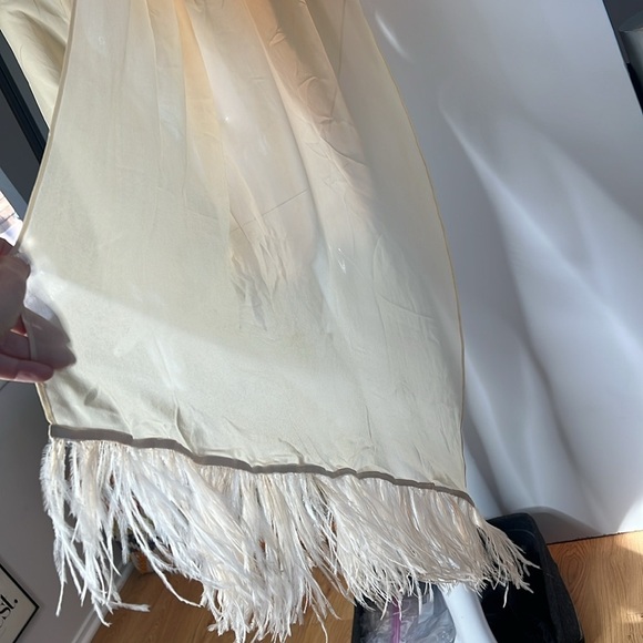 Gucci Vintage Rare Authentic 100% Silk Natural Feather Wrap Shawl 72” x 31” - Picture 11 of 16